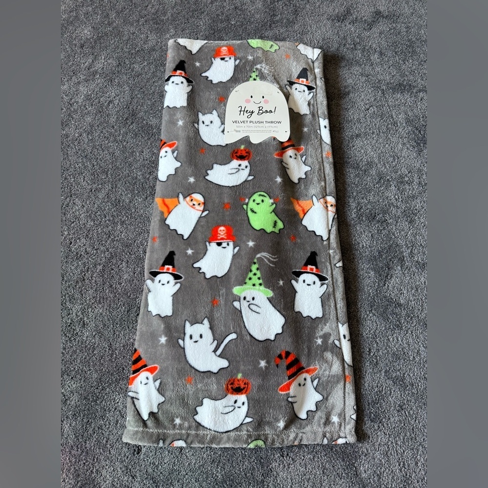 NWT Halloween Ghost Velvet  Plush Throw Blanket - Gray 50inch by 70inch